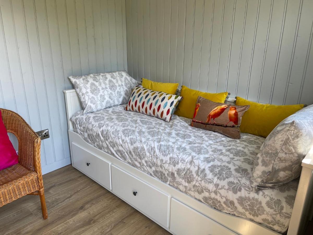 Holly Hut Shepherds Hut Jenkinstown Park Exterior photo
